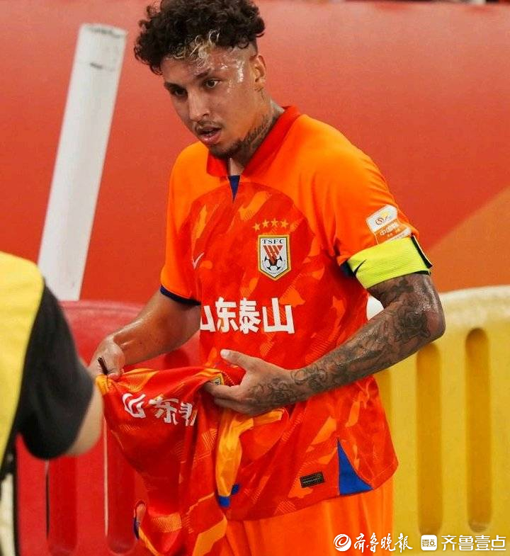 山东泰山训练开放日,赛后更衣室发声引欢呼,意甲在即,心理建设被强调的简单介绍 山东泰山训练开放日,赛后更衣室发声引欢呼,意甲在即,心理建设被强调的简单介绍